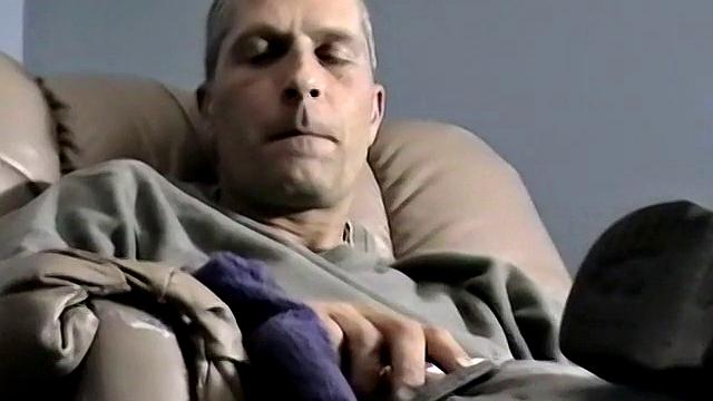 Чад берёт инициативу и получает жёстко от другого