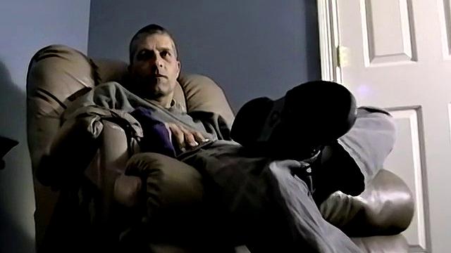 Чад берёт инициативу и получает жёстко от другого
