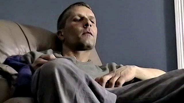 Чад берёт инициативу и получает жёстко от другого