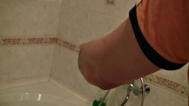 Мария разносит ванную - страстный минет в душе