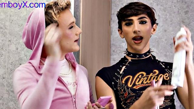 Femboi MUA sharing cock