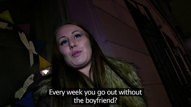 Sexy Babe Bends Over for Cash