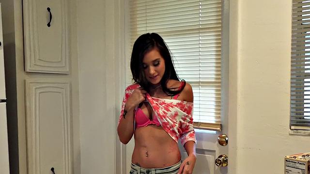 она чуть не спалилась, когда жадно сосала и хотела ещё в спальне