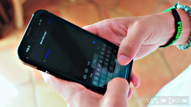 Wicked - JEWELZ BLU TRIES VR & Gets fucked Doggystyle