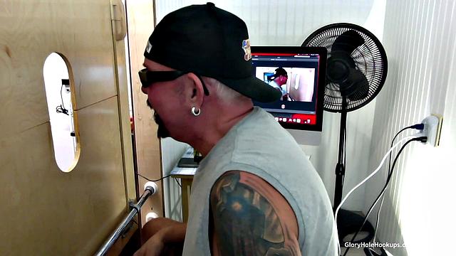 Hung Stud Gloryhole Blowjob Off