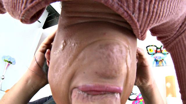 Jynx глотает член по самую глотку и захлебывается страстью