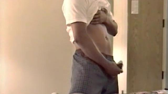 Брутальный геяра с огромным членом выдает мощный залив