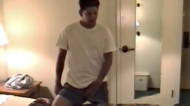 Брутальный геяра с огромным членом выдает мощный залив