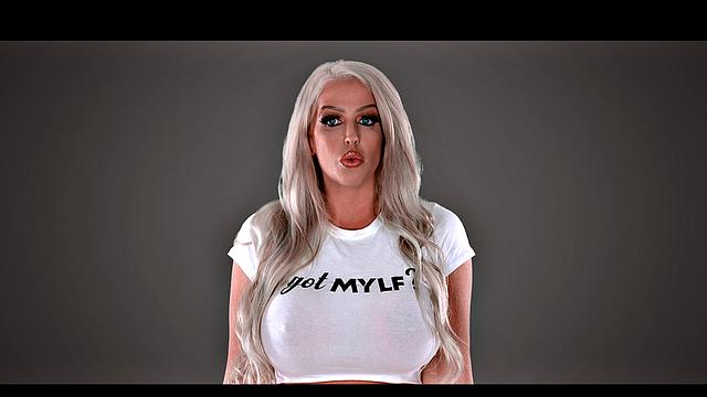 алура - зрелая блондинка с огромными сиськами глотает сперму