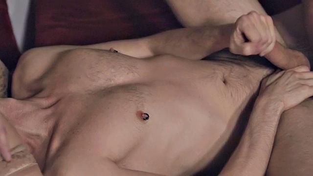 Bisex nympho dudes fuck perverted slut in threesome