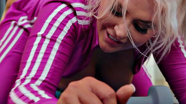 Curvy squirting yoga MILF cuntrammed