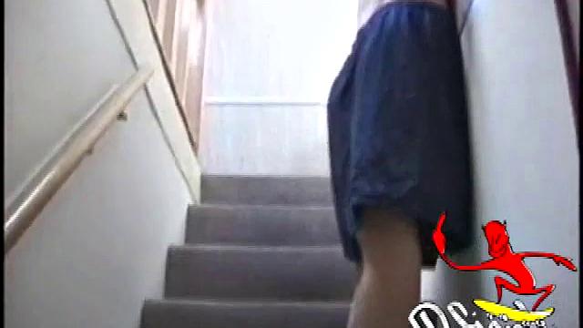 Шейн дрочит свой член