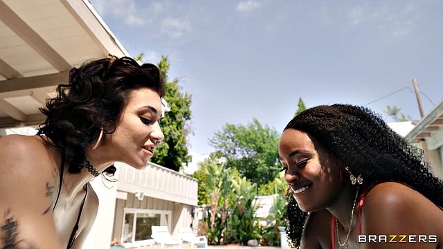 Бруклин Грей и Элси трахаются с Ван Вайлдом у бассейна, Артемисия Лав застает их за минетом и сексом втроем.