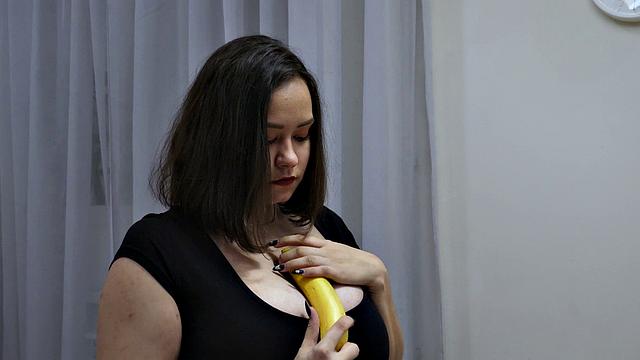 Bonne Shine: Young & Curvy