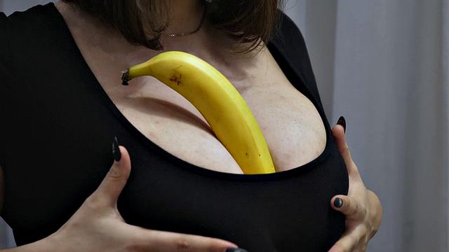 Bonne Shine: Young & Curvy