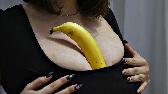 Bonne Shine: Young & Curvy