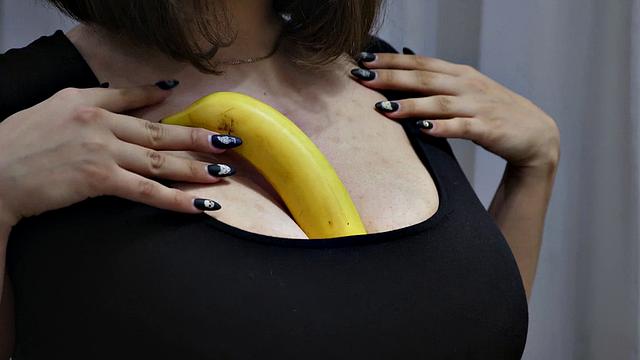 Bonne Shine: Young & Curvy