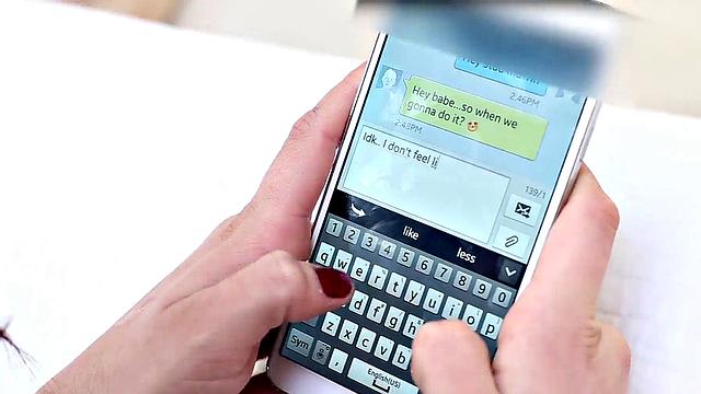 татуированная малышка отдается в попку сводному брату