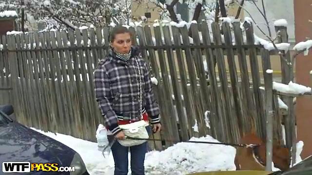 Young gf gets cum in the mouth