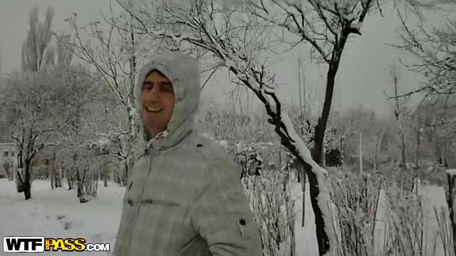 Young gf gets cum in the mouth