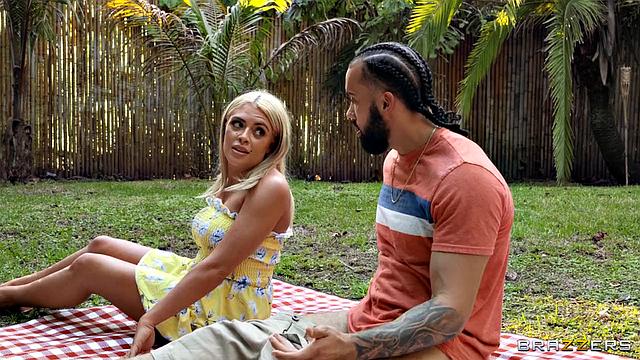 Посмотри, как Кэйша Грей соблазняет парня подруги и получает анальный секс прямо в парке.