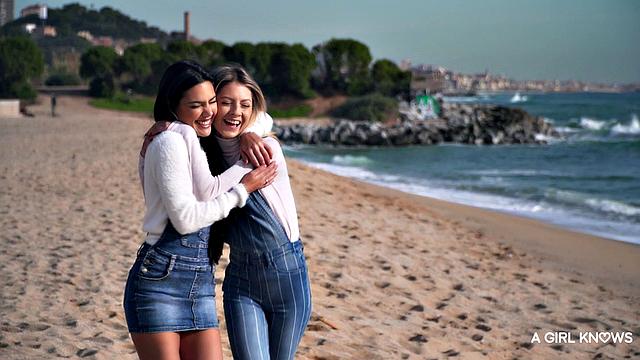 Apolonia Lapiedra и Rebecca Volpetti страстно лижут друг другу киски на бильярдном столе, доводя себя до мощного оргазма.