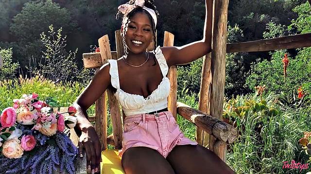 Дерзкая Хейзел Грейс раздвигает ноги на пикапе и лижет сладкую грудь в деревне с улыбкой на миллион без стеснения.