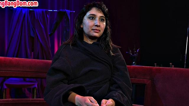 порка и хаос: шлюшка в красных чулках ловит bbc в групповухе