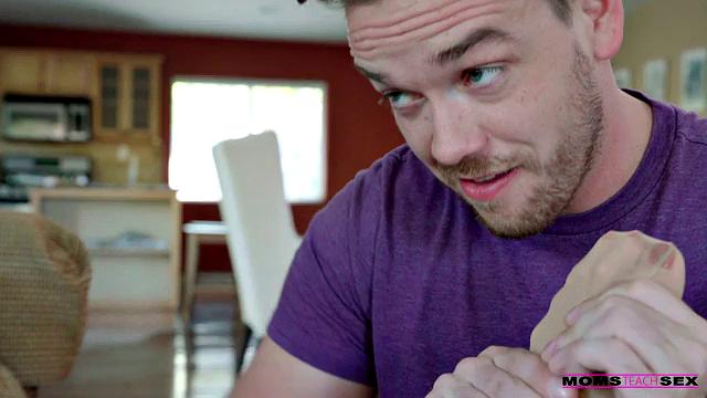 Taking Care of Mom - S12:E3