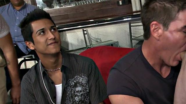 Real amateur sucking at stripper show