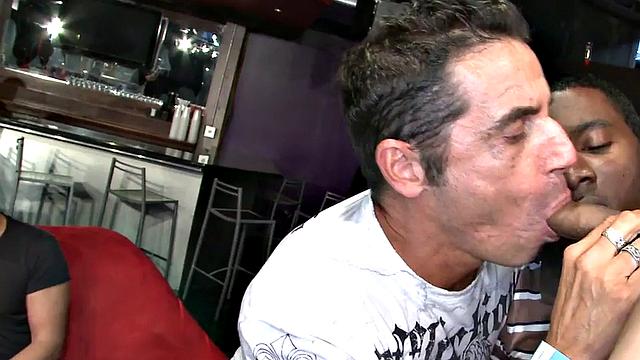 Real amateur sucking at stripper show