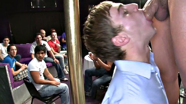Real amateur sucking at stripper show