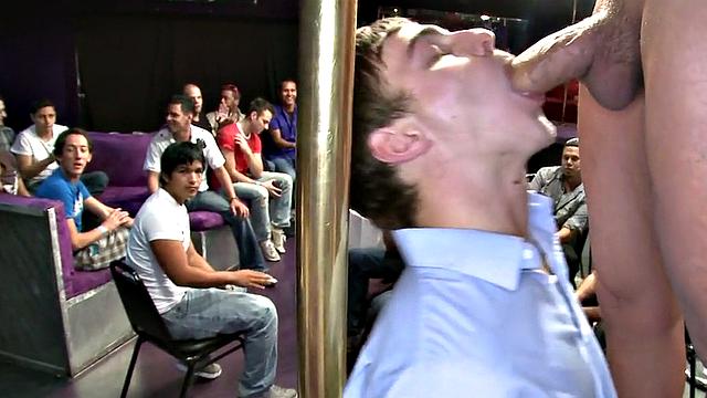 Real amateur sucking at stripper show