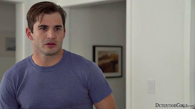 три развратные брюнетки скачут на хуях сводных братьев на вписке