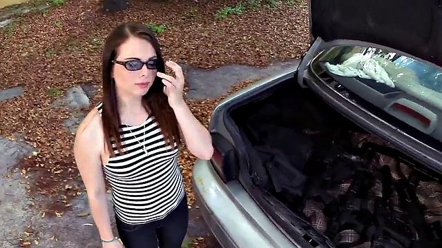 Pawnshop amateur babe sucks owners BWC in office