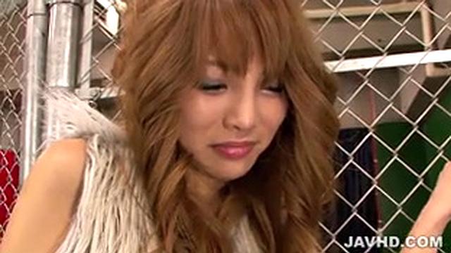 潮吹き大噴射！パイパンギャル愛沢蓮