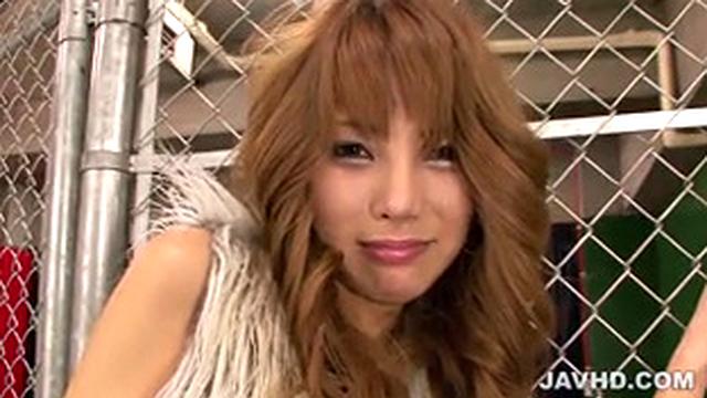 潮吹き大噴射！パイパンギャル愛沢蓮