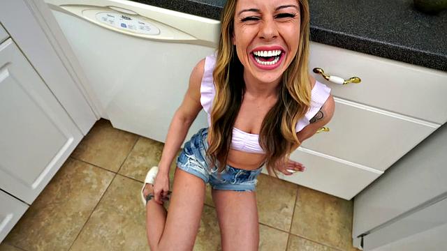 Kinky Family - Summer Vixen - Getting To Know His Step-Sister