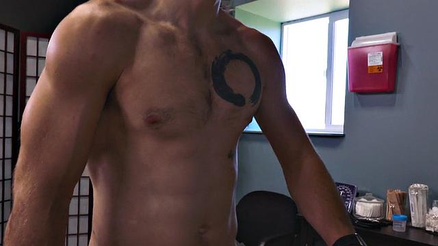 Sixpack patient breeded by sturdy doctor in office