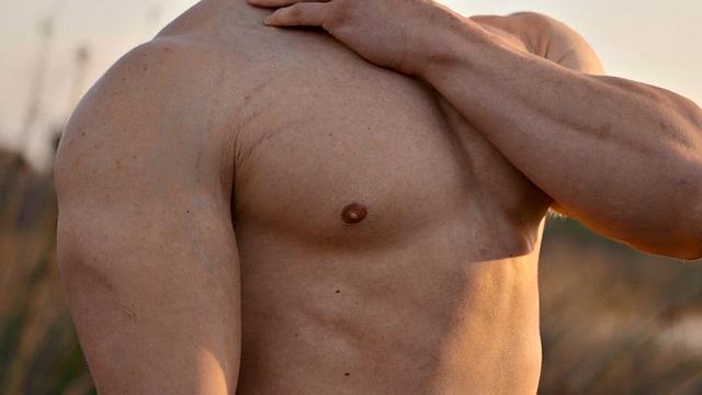 Eager Muscled jock pounded by his lover before deepthroat