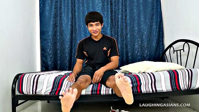 One of our most popular str8 Asian tickle boys goes solo to show off his Asian boy feet. He strips off his white Nike's and gives himself a little foot tickle.