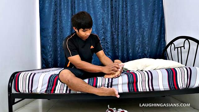 One of our most popular str8 Asian tickle boys goes solo to show off his Asian boy feet. He strips off his white Nike's and gives himself a little foot tickle.