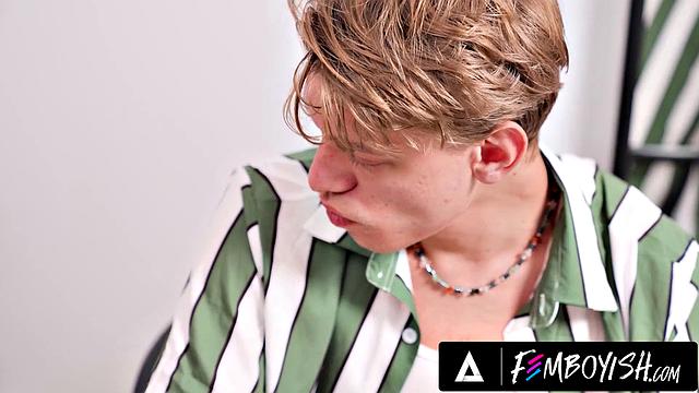 Leo Louis не жалеет Tootsy: жесткий анальный секс на столе, фембой не устоял под натиском - шутки про мебель не только на ИКЕА!