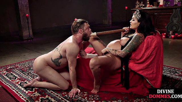 Pathetic incel mouthfucked by mean domina