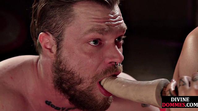 Pathetic incel mouthfucked by mean domina