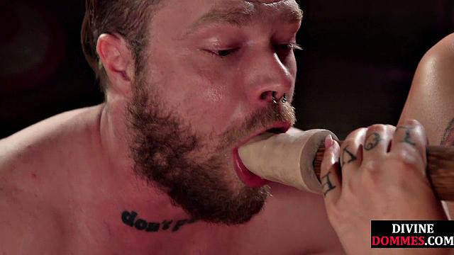 Pathetic incel mouthfucked by mean domina