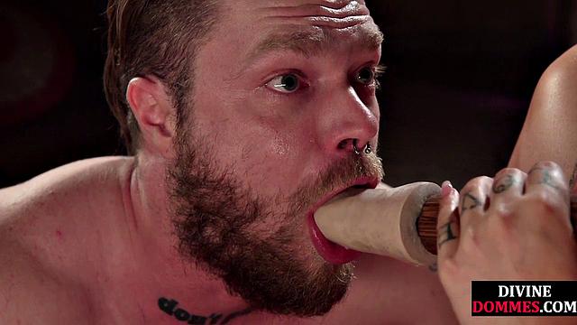 Pathetic incel mouthfucked by mean domina