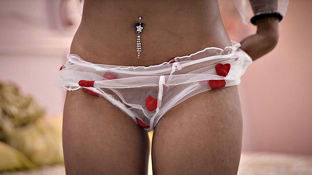 дурацкие сердечки не спасут от лужи спермы на лице