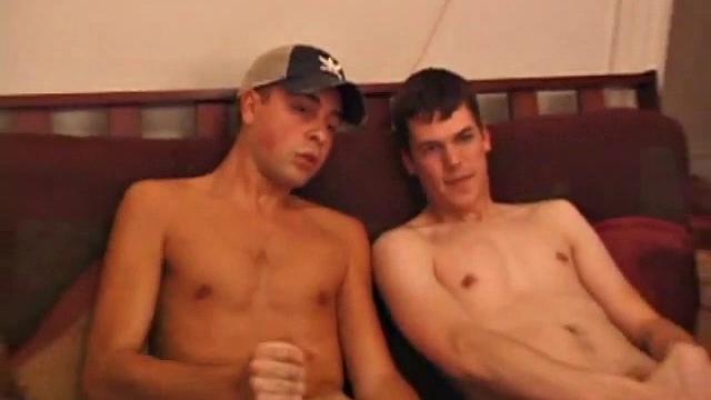 Мэттью и Винченцо устраивают минет друг другу на камеру