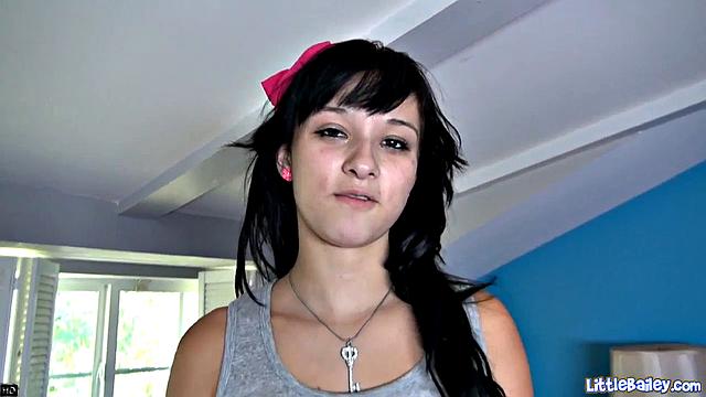 Sexy teen Bailey goes solo on her pussy
